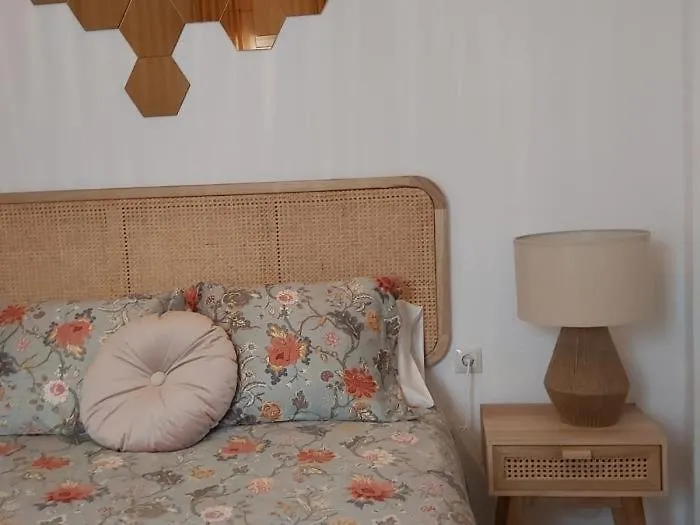 Misterhost Magallanes Triana إشبيلية إسبانيا